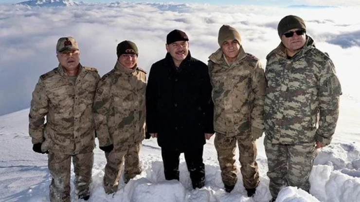 İçişleri Bakanı Soylu, yeni yıla Mehmetçikle girdi!