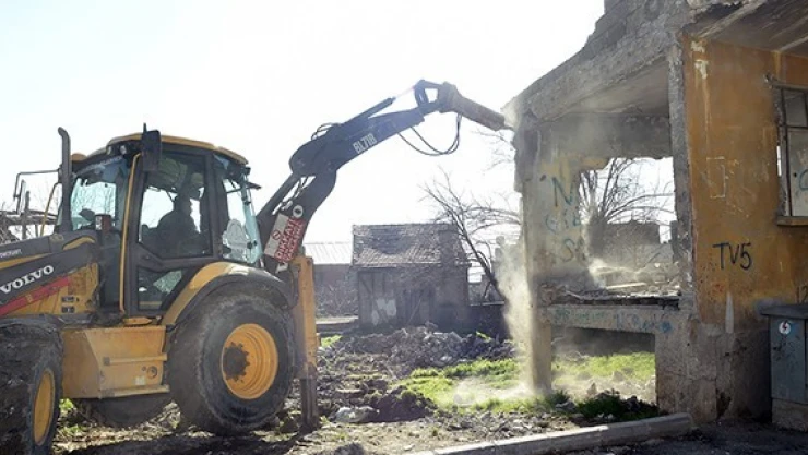 Bakan Soylu talimat verdi, Dulkadiroğlu'nda ki o binalar yıkıldı!
