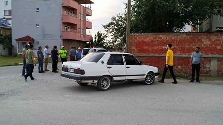 İki otomobile çarptı, kendi aracı da arızalanınca yaya kaçtı!