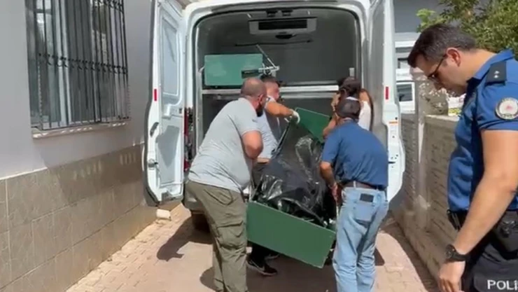 10 gün önce cezaevinden çıkan kadın arkadaşının evinde ölü bulundu