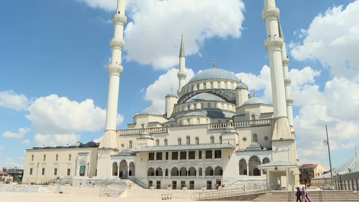 15 Temmuz'da ilk selanın okunduğu Kocatepe Camisi, ibadete açılalı 38 yıl oldu