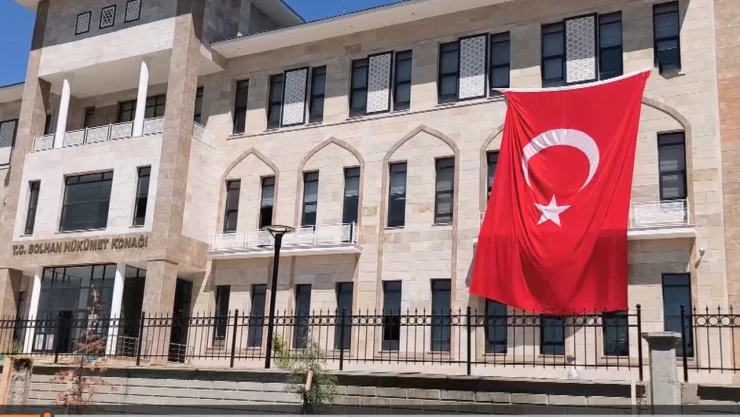 15 Temmuz dolayısıyla Türk bayrakları asıldı, şehitlikler ziyaret edildi