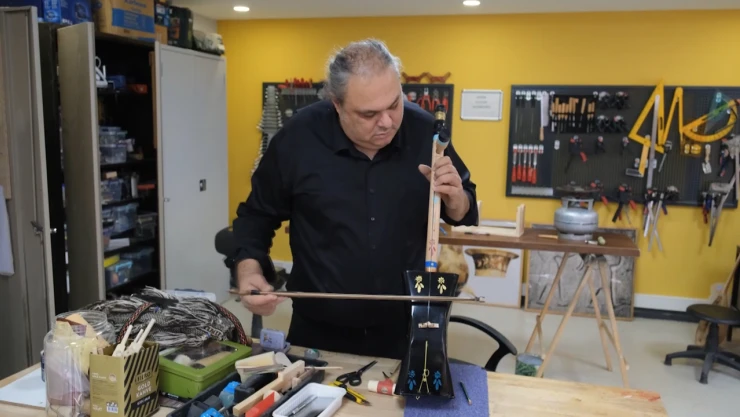 18 yıldır atık malzemeleri müzik enstrümanına dönüştürüyor