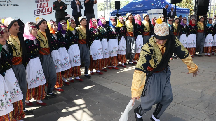 19 Mayıs Atatürk'ü Anma, Gençlik ve Spor Bayramı coşkuyla kutlanıyor