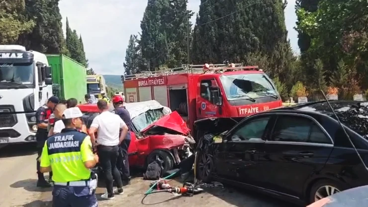 2 otomobil çarpıştı, 1 kişi öldü, 7 kişi yaralandı
