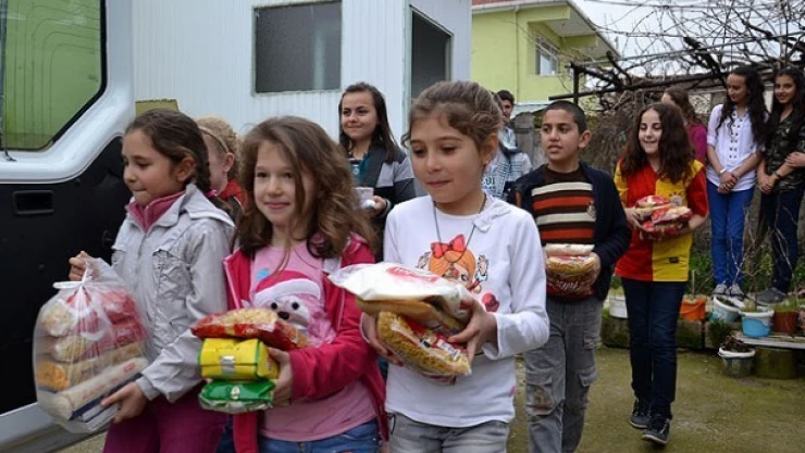 Öğrencilerden 2 ton yardım malzemesi