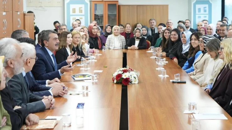 2025 yılı öğretmenlik mesleği kariyer basamakları kılavuzu yayımlandı