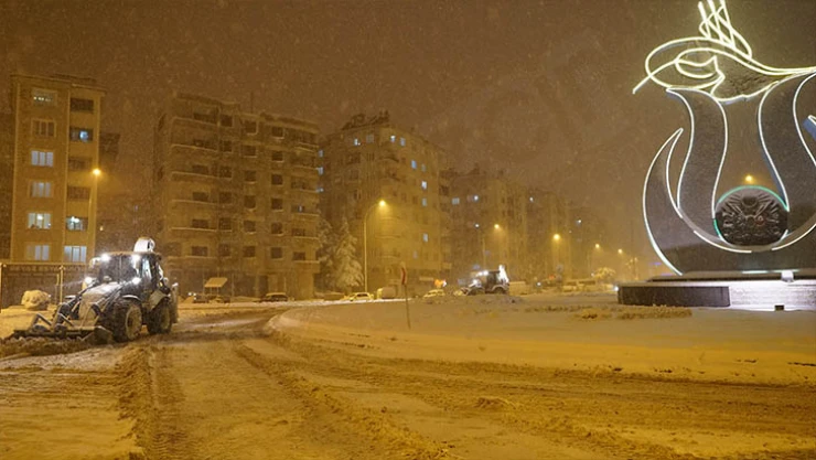 210 Araç ve 250 personelle karla mücadele sürüyor