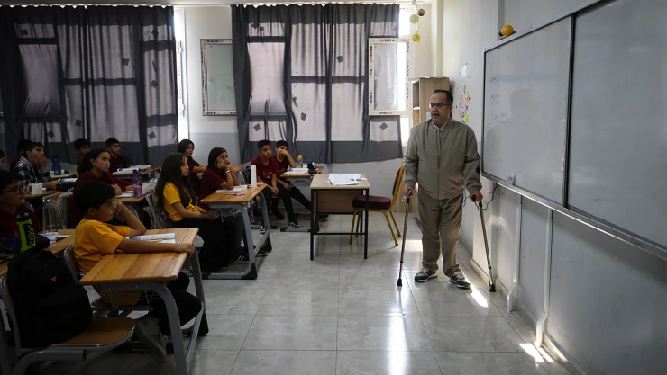 22 yıldır azmiyle öğrencilerine örnek olan Veli öğretmen