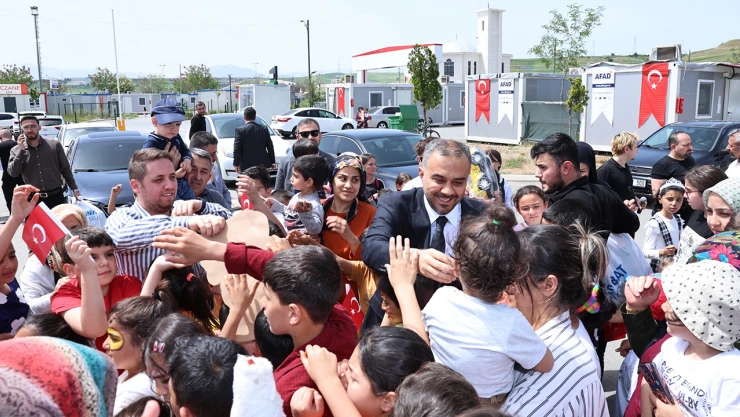 23 Nisan'da depremzede çocuklar unutulmadı!