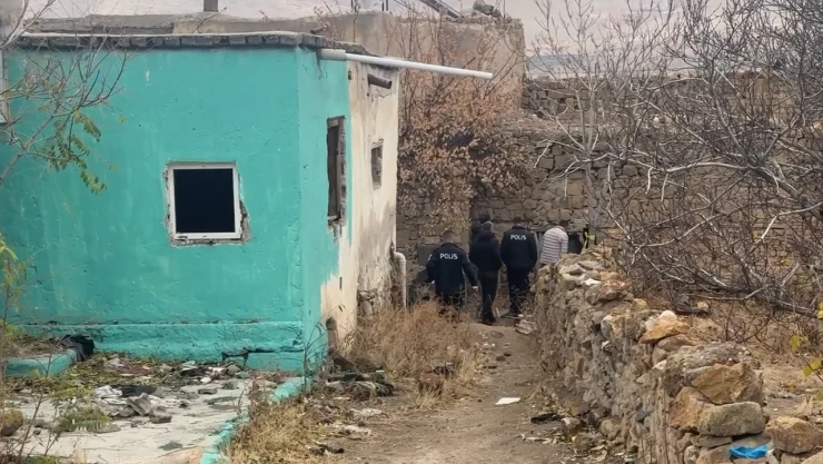 23 yaşındaki genç metruk binada ölü bulundu