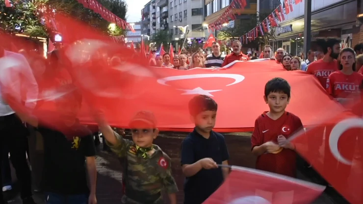 30 Ağustos Zafer Bayramı dolayısıyla fener alayı düzenlendi