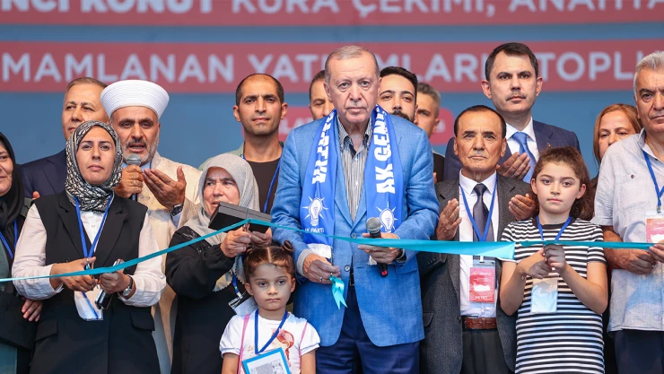 300 bininci konut, hak sahiplerine teslim edildi