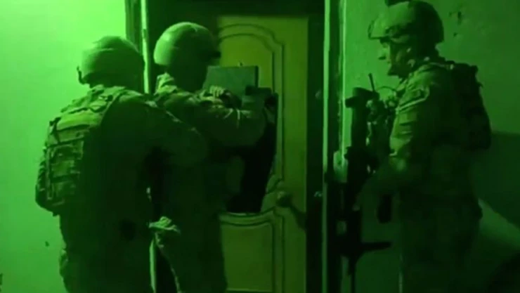 4 ilde eş zamanlı Kafes Operasyonu