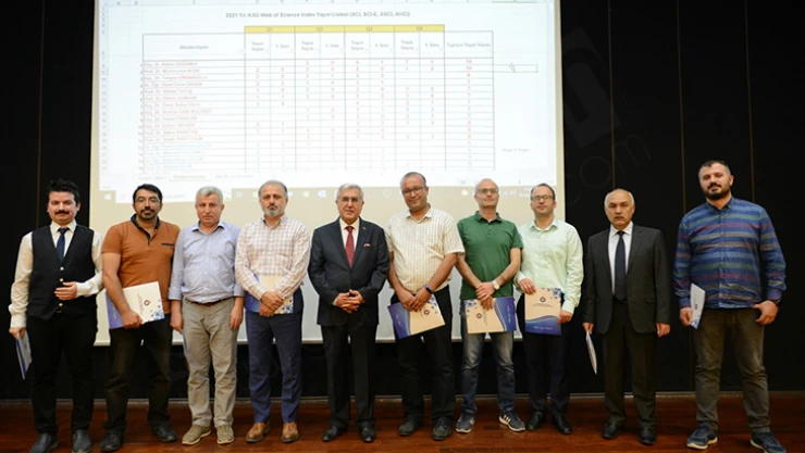 400 Akademisyene belgeleri verildi