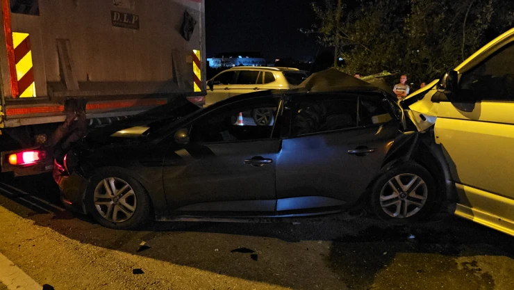 5 aracın karıştığı zincirleme trafik kazasında 3 kişi yaralandı
