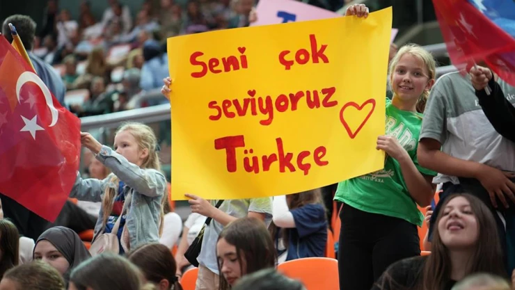 5 bin çocuk, tek bir dil, Türkçe