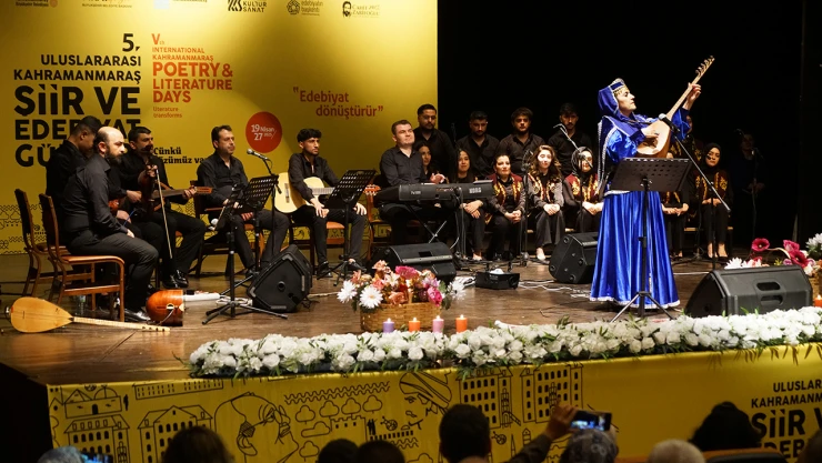 5. Uluslararası Şiir ve Edebiyat Günleri'nin ilk gününde edebiyat ve musiki rüzgârı