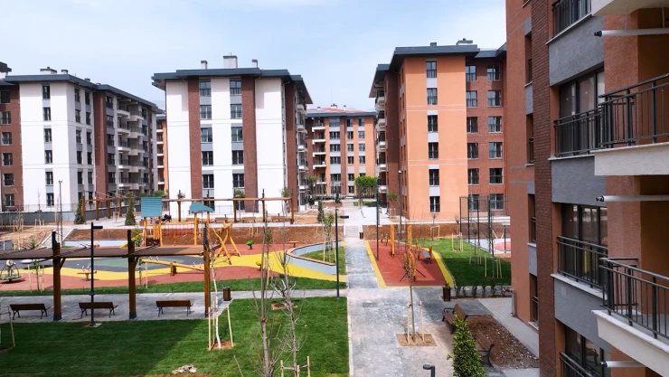 6 Şubat'ta yerle bir olan Ebrar Sitesi yeniden ayağa kalkıyor