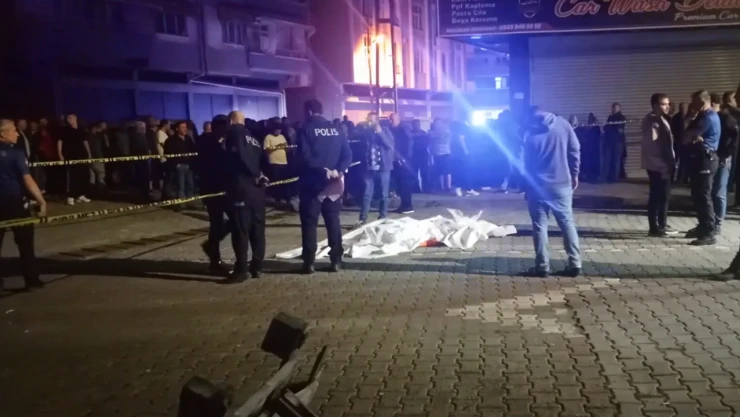 65 yaşındaki kadın çöp kamyonunun altında kaldı