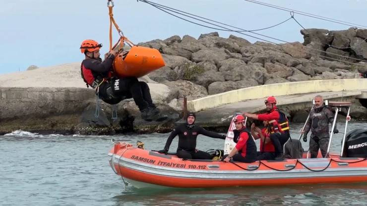 7,4 büyüklüğünde deprem tatbikatı nefes kesti