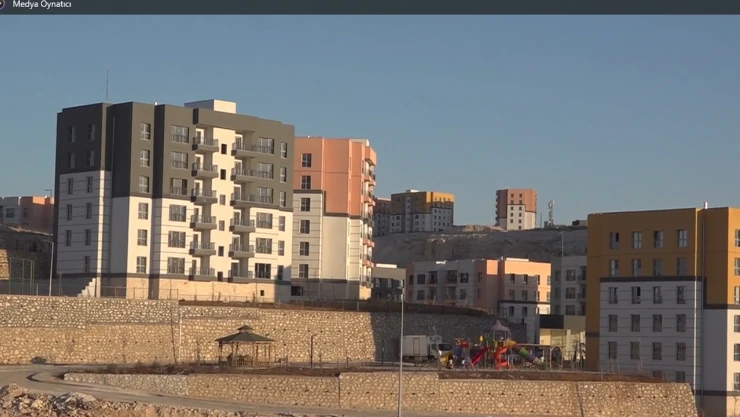 8 bin 766 deprem konutu teslim edildi