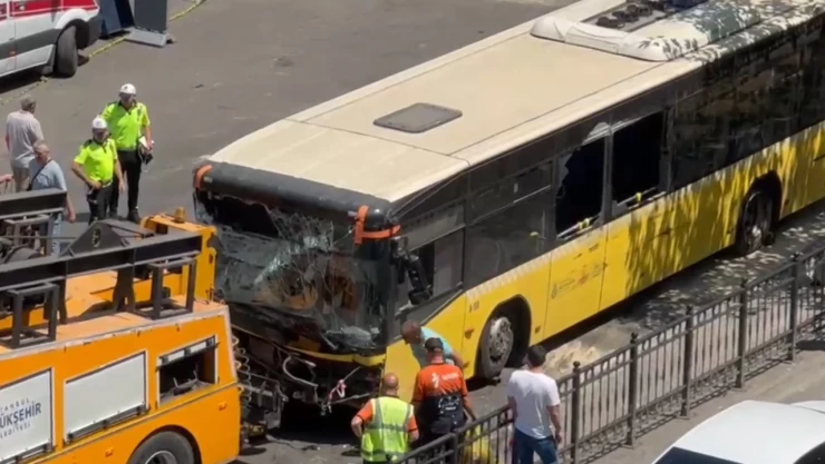 9 araç birbirine girdi 5 kişi yaralandı