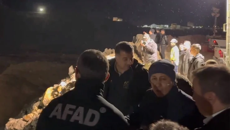 9 işçi toprak altında kaldı!