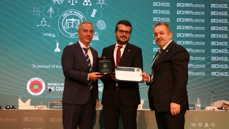 ABD'li adli tıp uzmanı Prof. Ranavaya, kongrede sigorta dolandırıcılığına dikkat çekti