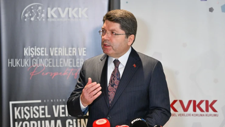 Adalet Bakanı Tunç'tan 27 Nisan e-muhtırası mesajı