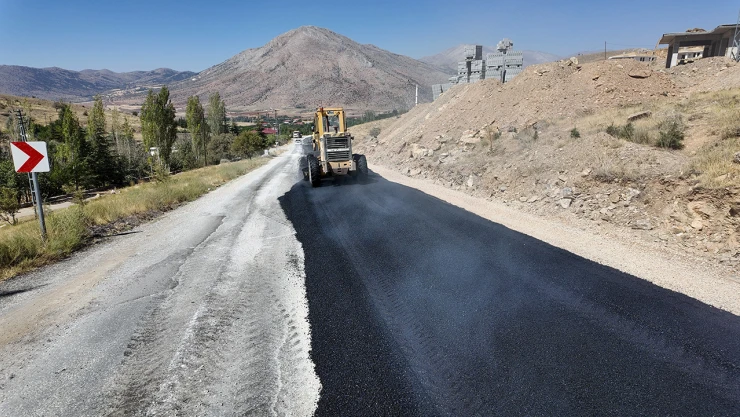 Afşin kırsalında ulaşım ağı güçlendiriliyor