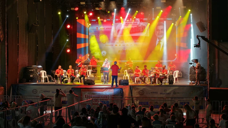 Ağustos Fuarı'nın final gününde Kahramanmaraş Büyükşehir Bandosu sahne aldı