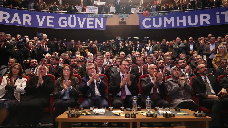 AK Parti, Kahramanmaraş'ta belediye başkan adaylarını tanıttı