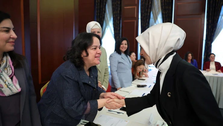 AK Parti'li kadın milletvekilleri ile istişare programında bir araya geldi