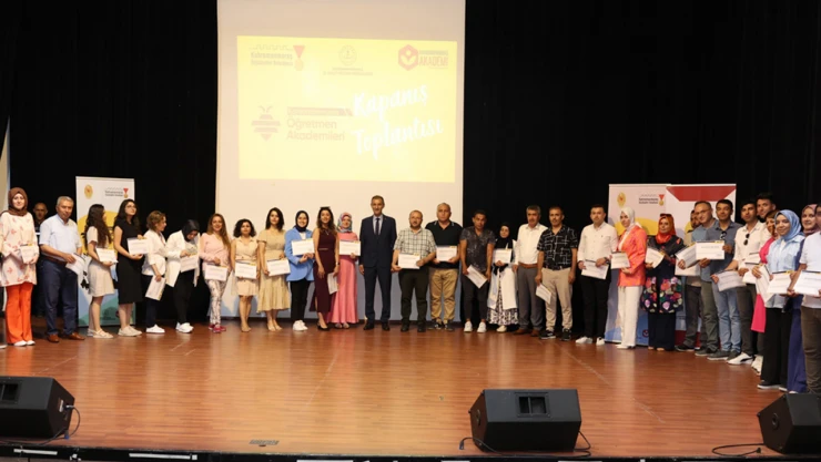 Akademide aldıkları eğitimi öğrencileriyle paylaşacaklar