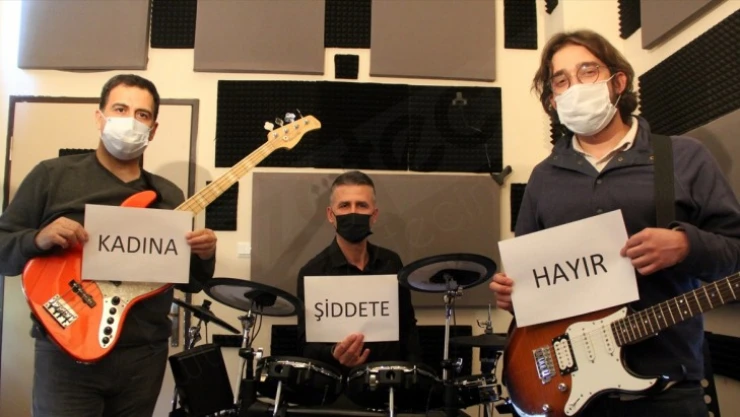 Akademisyenler, kurdukları müzik grubuyla kadınların sesi oluyor