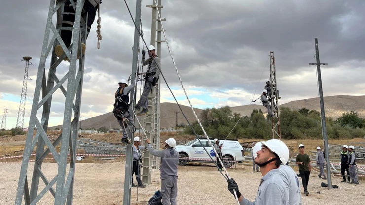 AKEDAŞ, saha ekipleri için Yüksekte Güvende Çalışma Eğitimi verildi