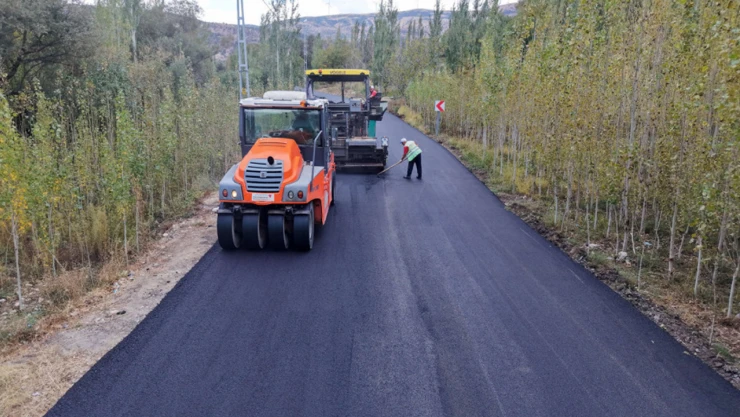 Aksu ve Düzbağ mahallelerine 2,5 kilometrelik asfalt