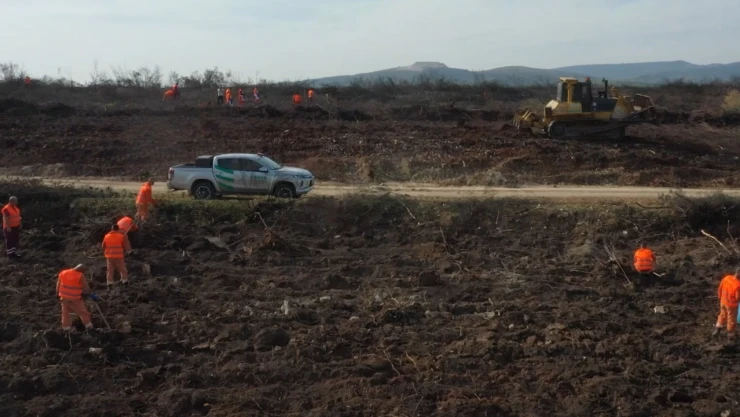 Alev savaşçıları bu kez fidan dikimi için sahada