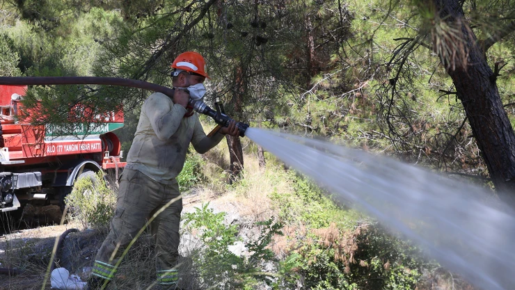 Alev savaşçılarının zorlu mesaisi aralıksız sürüyor
