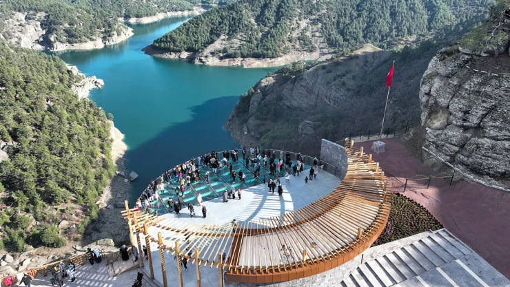 Ali Kayası Cam Teras, orman yangınları nedeniyle geçici olarak ziyarete kapatıldı