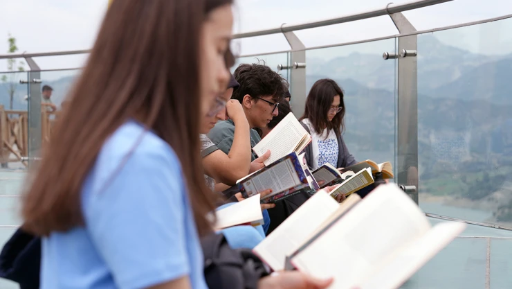 Ali Kayası'nda sessiz bir edebiyat yolculuğu