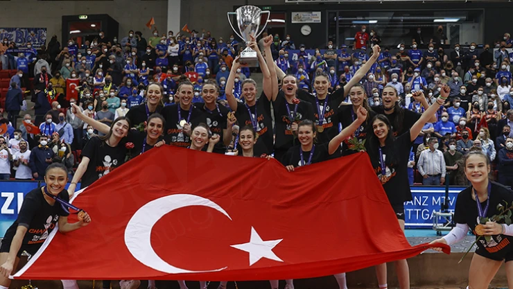 Alkışlar Eczacıbaşı Dynavit'a