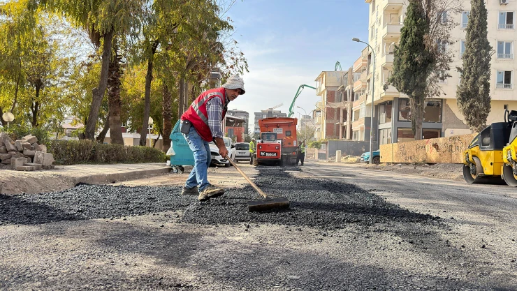 Altyapısı tamamlanan yollarda asfalt mesaisi sürüyor