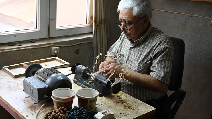 Andız kozalaklarının çekirdekleri tescilli tespihe dönüşüyor