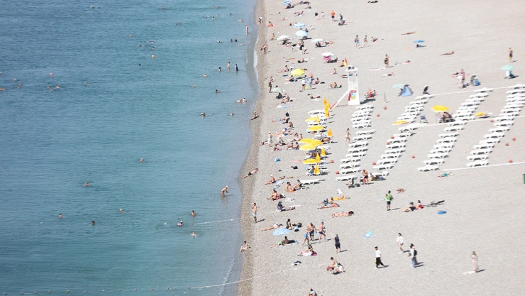 Antalya sahillerinde sıcak hava yoğunluğu