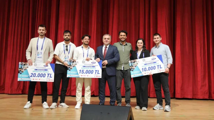 AR-GE Proje Pazarı yarışmasında dereceye girenler ödüllerini aldı