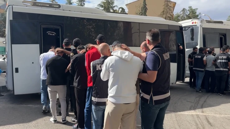 Aralarında Kahramanmaraş'ında bulunduğu 13 ilde silah ve mühimmat kaçakçılığı operasyonu