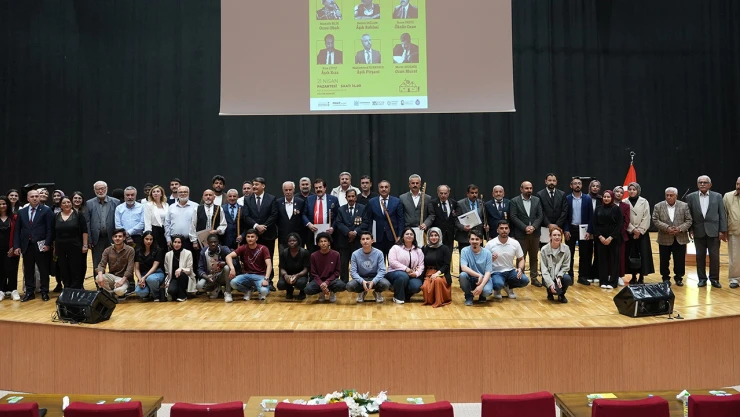 Âşıklar sahne aldı, edebiyatın kalbi sazla çarptı