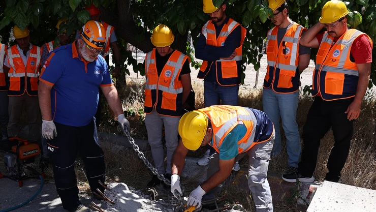 Asrın felaketinde görev alan ekiplere uygulamalı eğitim veriliyor